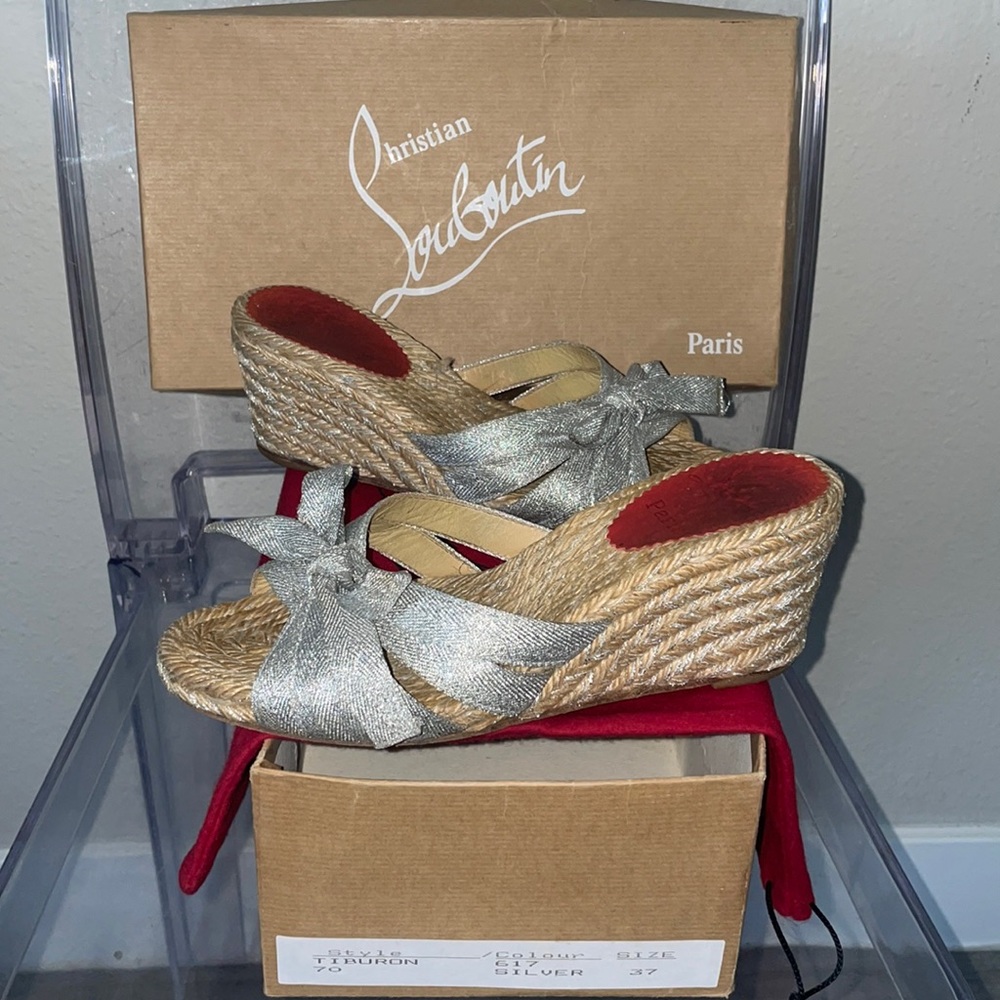Christian Louboutin Tiburon 617 silver 70, size 37, wedge sandals, removable bow